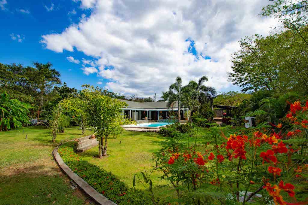 casa-tiberio-tamarindo-surf-beach-nightlife-real-estate-investment-vacation-residence-retirement-property