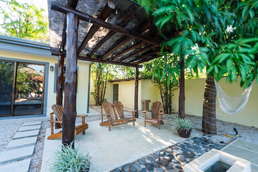 villa-tropical-de-surfside-tamarindo-surf-beach-nightlife-real-estate-investment-vacation-residence-retirement-property