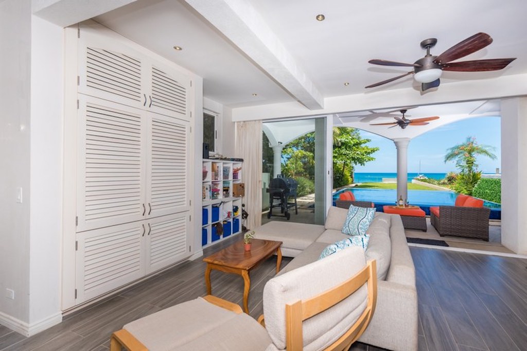 Casa-escapada-beachfront-luxury-real-estate-investment-rental-opportunity-vacation-retirement-residence-playa-potrero-playa-tamarindo-surf-beach-guanacaste-costa-rica