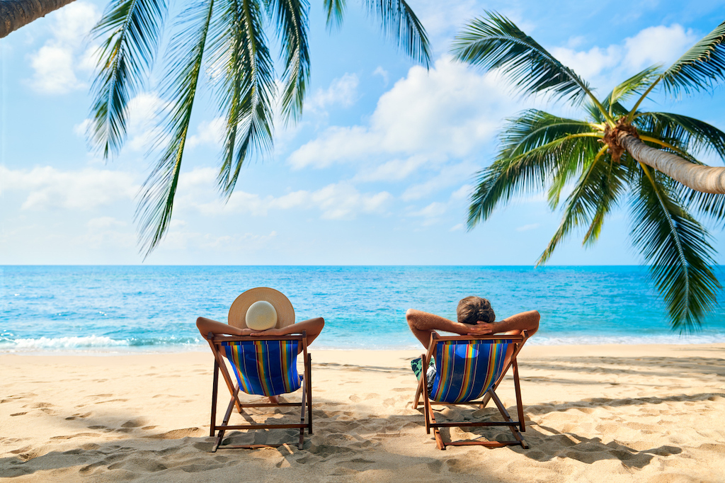 Two persons sitting on the beach in Costa Rica