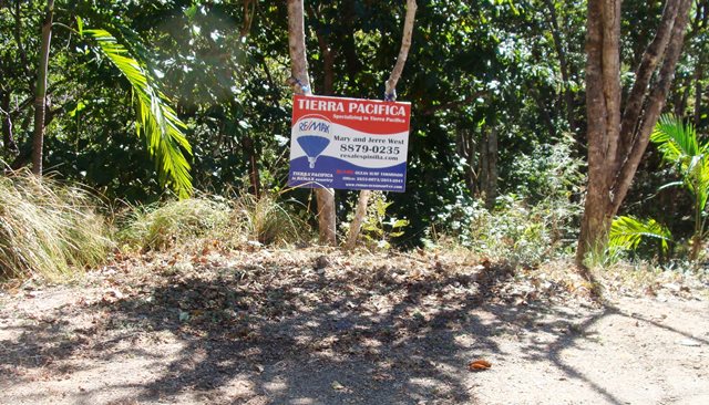Lot in the gated community of Tierra Pacifica, Playa